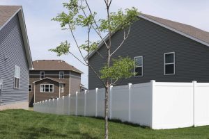 Read more about the article Fixing Common Fence Problems Yourself